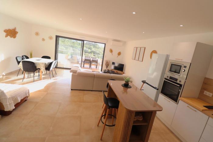 LÉCRIN - T2 65 m2 - Terrasse vue Mer & Maquis - Agosta plage à 200m- Parking privé