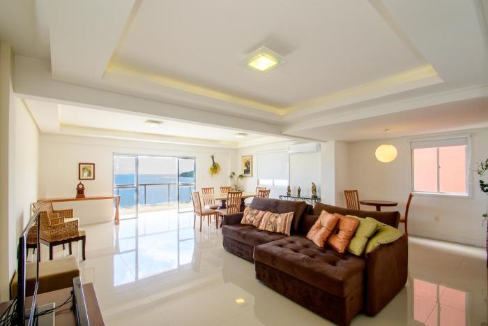 Frente Mar Barra Sul com 3 Quartos SG7825