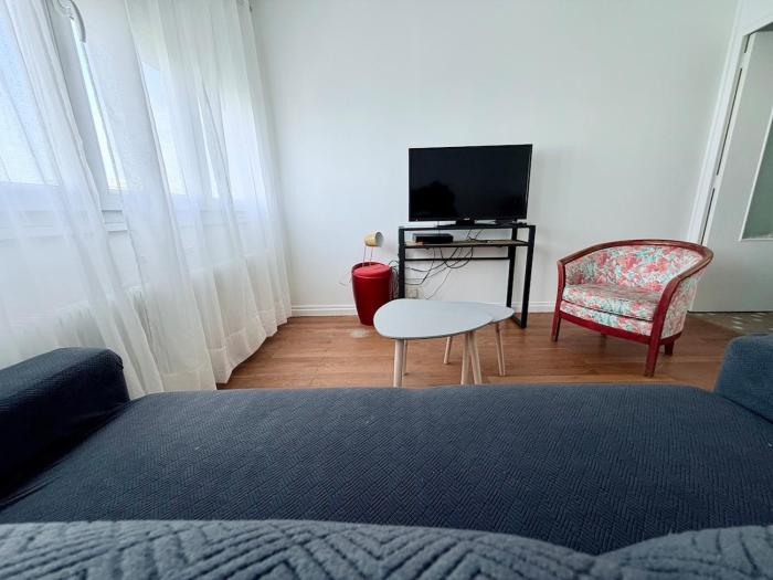 Bright apartment Parking Tram 3 min walk