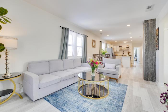 Chic Modern Apt with Free Parking Near Dtwn Detroit