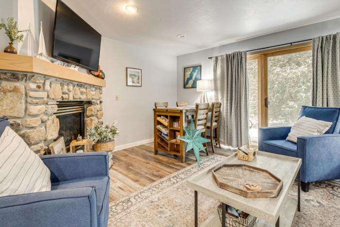 Less Than 1 Mi to Peninsula State Park Central Condo