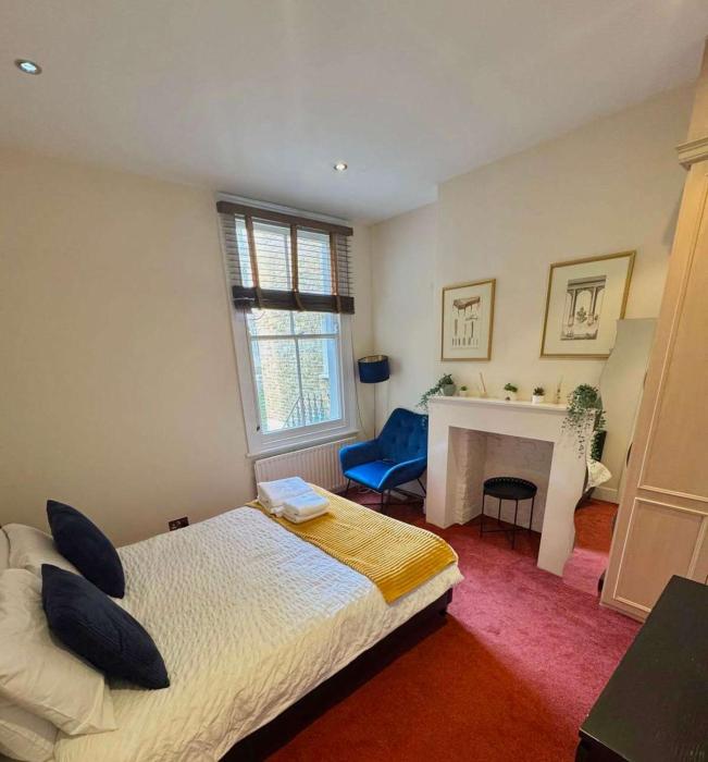 Vintage Spacious 2 Bed in Prime Fulham - Near Fulham Broadway Station & Central London
