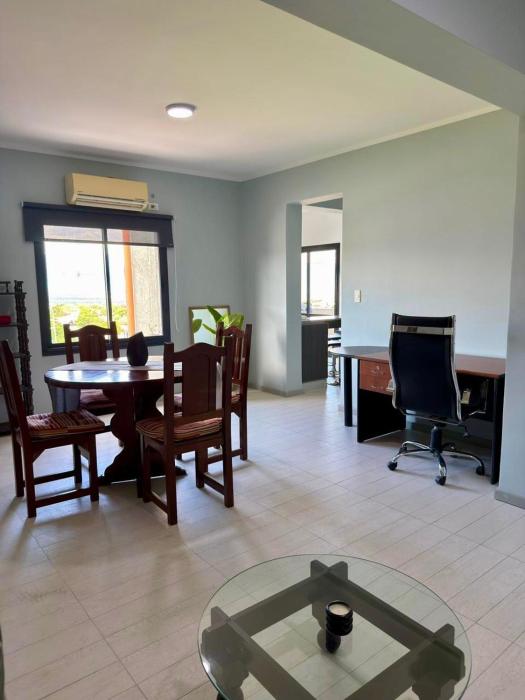 Departamento con parrilla y balcon