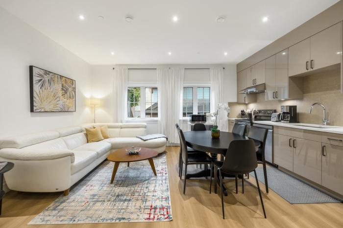 Brand-New Modern 4BR Home in Dunbar - Near UBC - Ideal for Families & Groups - Sleeps 10