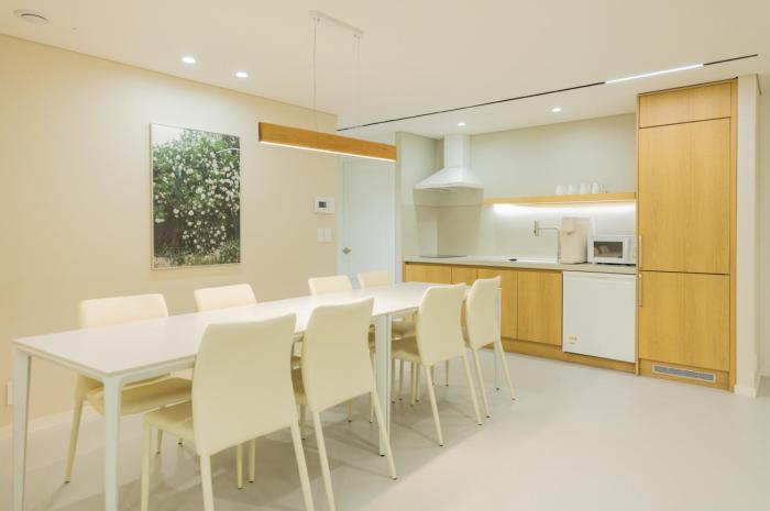 rootshouse busan station