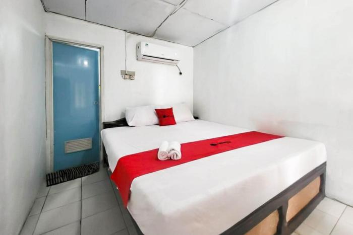 RedDoorz at Pondok Diana Pantai Ujung Genteng 4