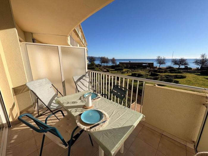 Appartement en bord de mer avec terrasse et parking - FR-1-816-38