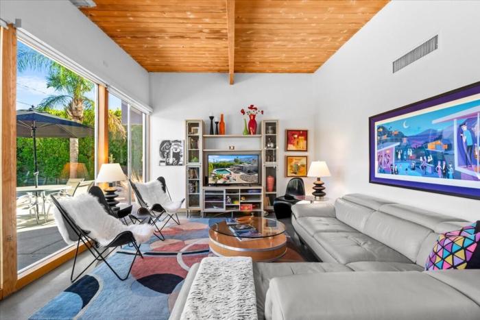 Palm Paradise Saltwater Pool & Hot Tub Escape