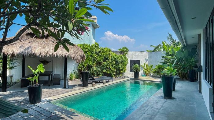 Villa Ruku-Ruku - Modern 1BR Villa with AC Living Room & Private Pool - French Style Interior