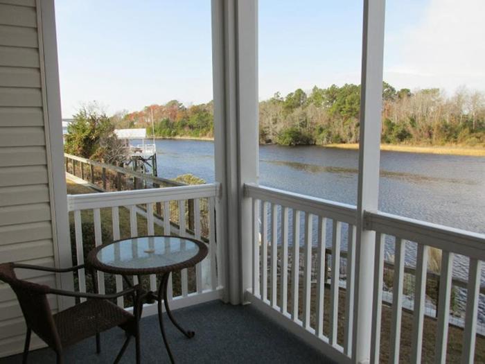 Waterway View 2BR • First-Floor Balcony • Pools • Dock Access • Carolina Keyes 1203