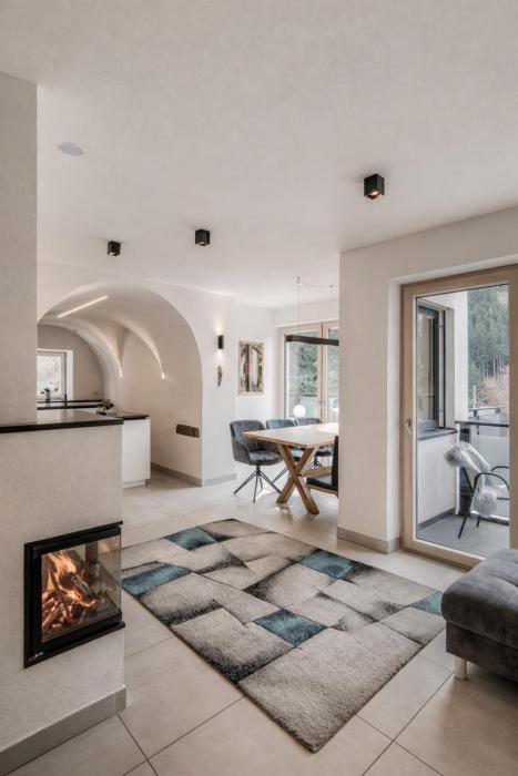 Panorama-Designapartment mit Kamin, Terrasse & Bergblick Nähe Sterzing - Villa Tribulaunblick