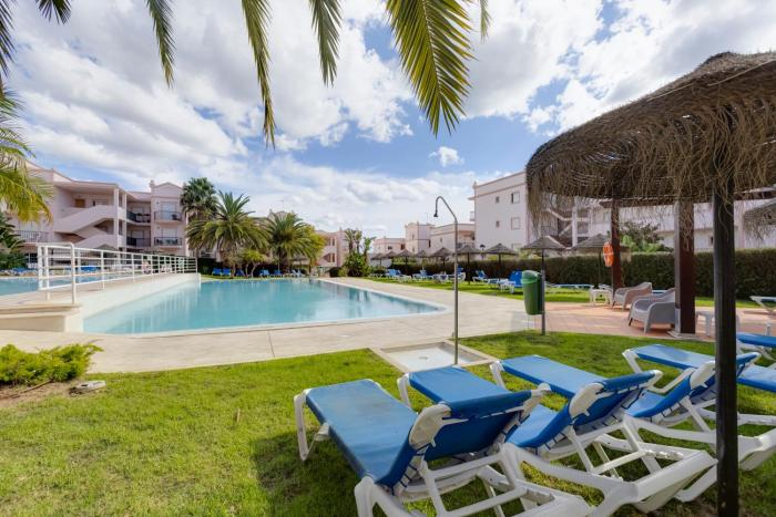 Beachside oasis with Pool