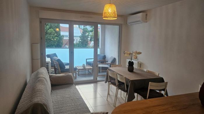 Golden Square Modern and air-conditioned apartment!