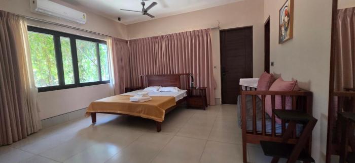 Nirmalas farmhouse - The Red room