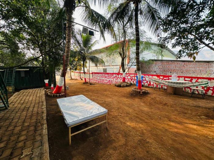 TOMS Cabin Farmhouse