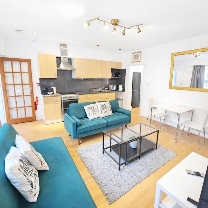 Modern Apartment 5 min to Stations