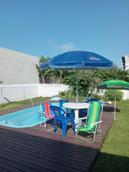 quarto azul com piscina