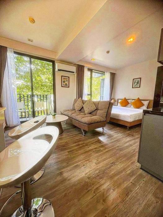 Sunny The Deck Patong Apartment