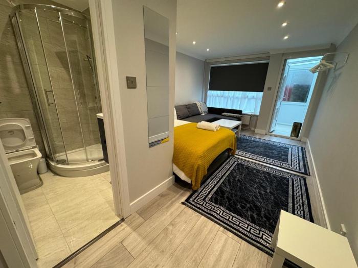 Studio Room with Private Entrance St Pancras