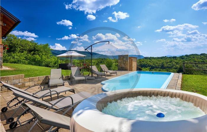 Beautiful Home In Kraljev Vrh With Wifi