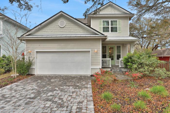 New dog-friendly home near Vilano Beach with private hot tub, grill, WD, & AC