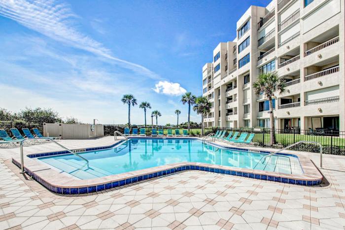 Completely renovated oceanfront condo wwasherdryer & shared pooltennis