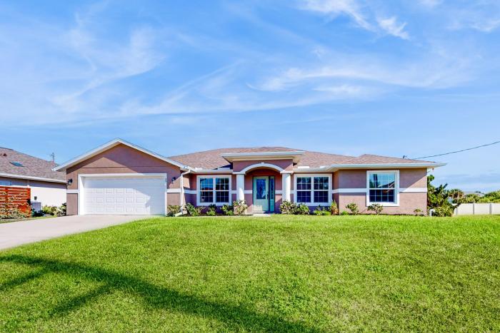 Dog-friendly home with an 8 minute walk to beach access