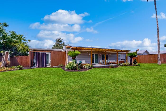 Spacious Dog-Friendly House near Beaches, Historic Downtown wBeach Access