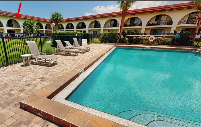 Steps away from Beach & Pool a two-story townhome on Anastasia Island