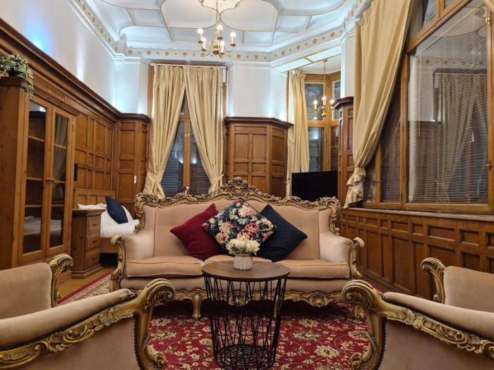 Traditional Victorian West End Apartment