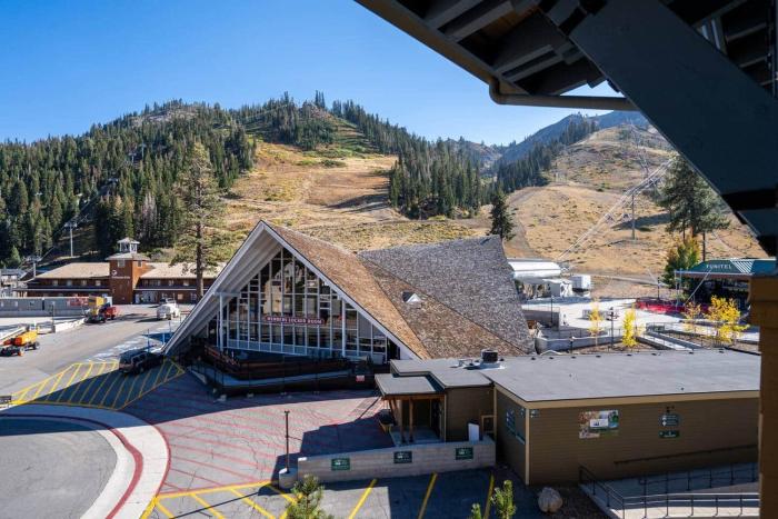 Top Floor Village Ski-InSki-Out Condo