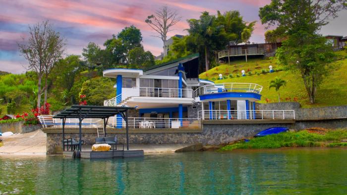 Chalet Lago Calima - Piscina Natural y Jacuzzi