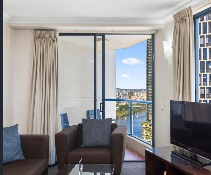 Spacious dual-key 2 BR, 2 baths I Mantra on Queen