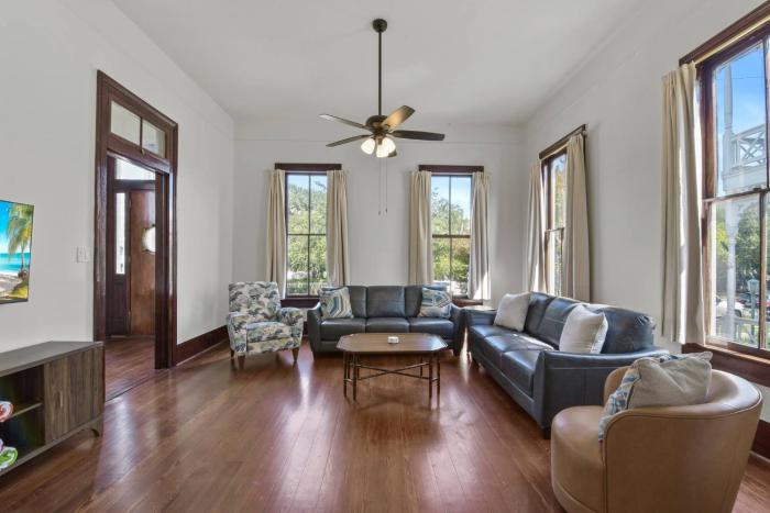 Beauty on Ball - M1 - 3 King Beds, Great Location!