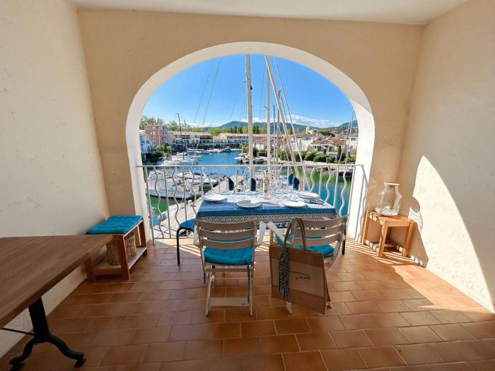 Appartement lumineux à Port Grimaud - WIFI & Parking - FR-1-868-24