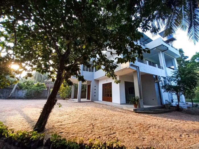 Breeze Airport Transit Villa