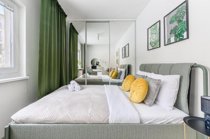 Lumina cozy 3-room apart near the metro station