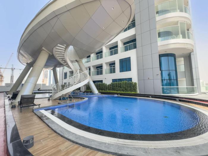 Free housekeeping visits during your stay - StayShort - Serene Studio in Al Barsha Sleeps 2