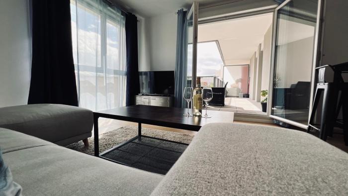 Terrace Apartment with Free Parking, Metro Malakoff, Near Paris