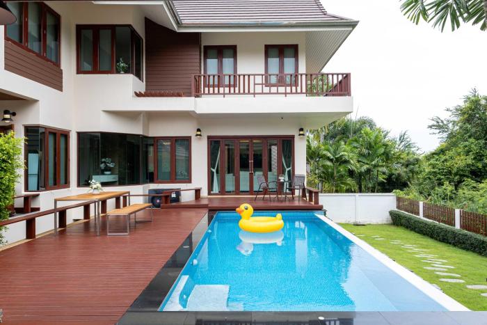 Premium Villa Baan Kinlom Chomlay