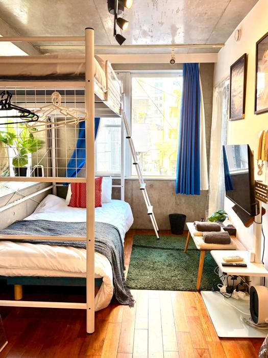 新宿まで1駅 初台駅徒歩9分 コンビニ2分 PokeMonと暮らすデザイナーズルーム