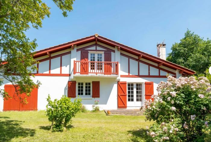 Maison familiale avec jardin à Sare, au pied de la Rhune