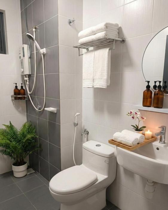 Elegant and cheap studio at condo near Jonker Street