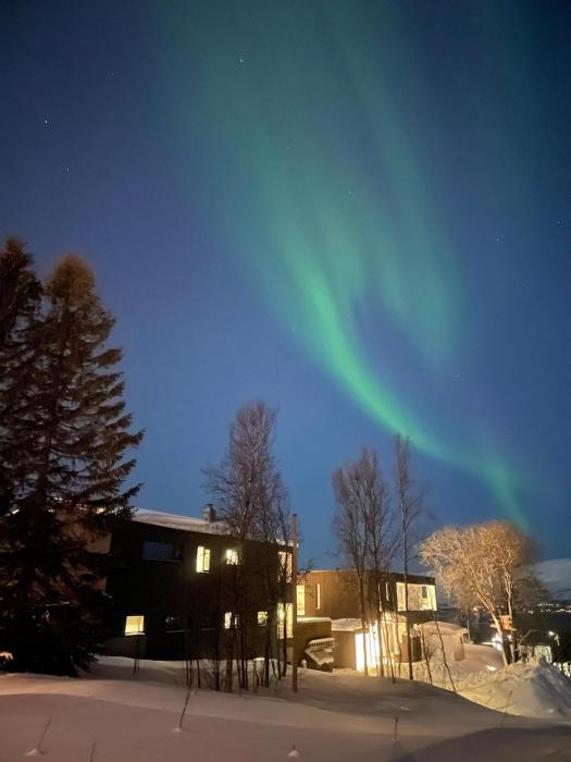 Modern, spacious top apartment