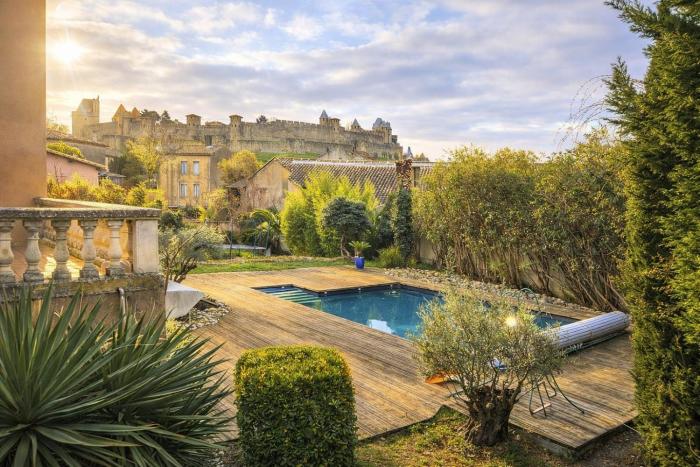 Le Clos Saint Jean, vue Cité, piscine et parking