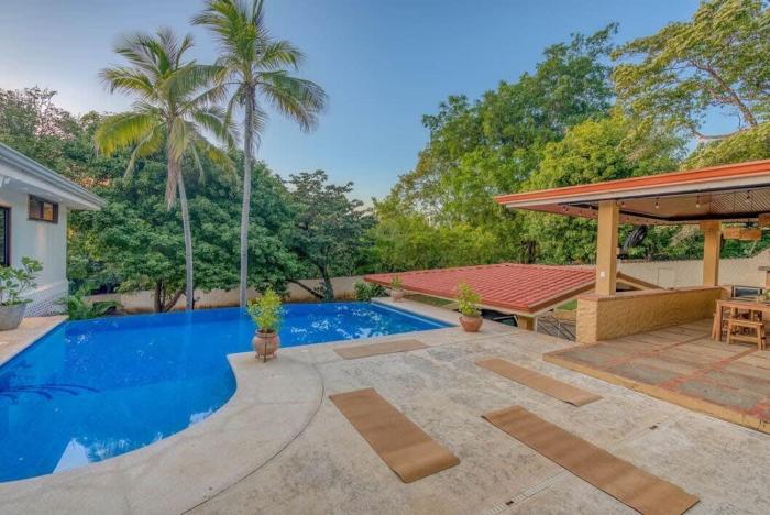 Walk to Beach - Hot Tub - Ensuite Queen bed Room