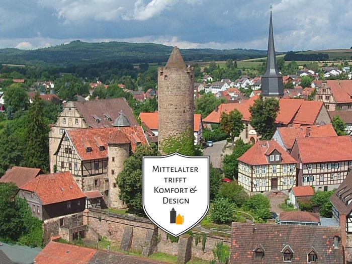 ALTE FÖRSTEREI - Altstadtwohnung mit Stil & Aufzug - in der Hinterburg Schlitz - mit Garten, Parkplatz & E-Ladestation - Hunde willkommen - Fulda, Bad Hersfeld, Alsfeld in 25 km Entfernung