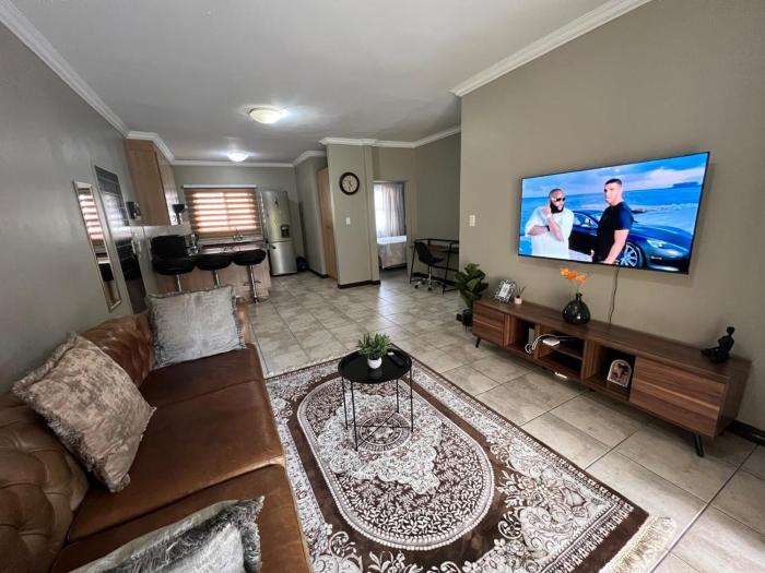 Modern Family & Group Apartment near Gallagher Convention, Mall of Africa Area and Gautrain in Midrand