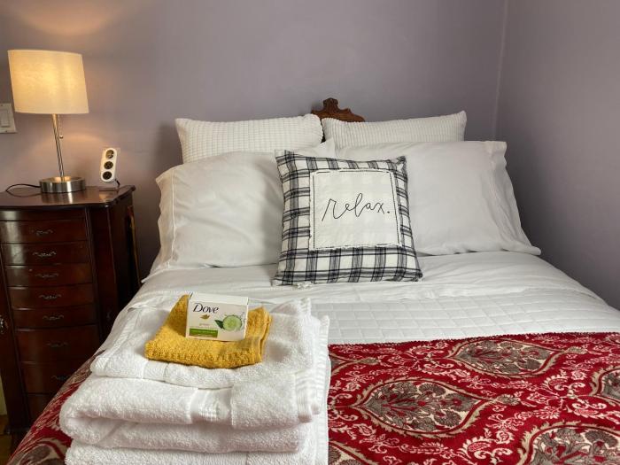 Boston Private Bedroom near train&buses