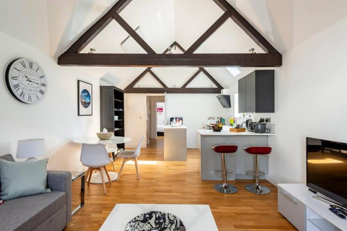 Guest Favourite Apartment in Central Newbury by Superhost